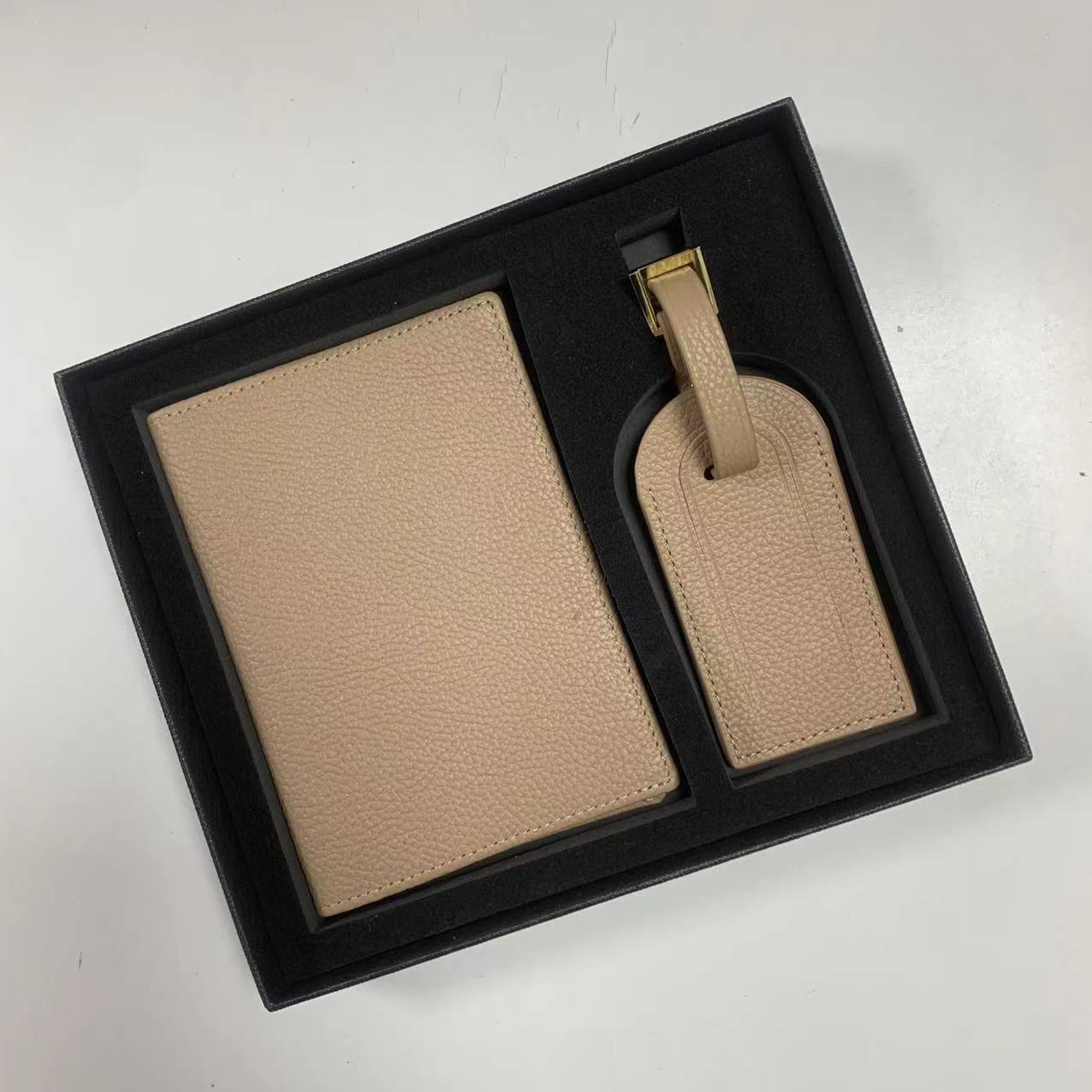 First Layer Cowhide Simple And Portable Vaccine Certificate Passport Holder